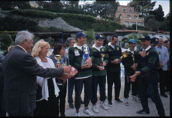 l'équipe italienne avec Umberto Pelizzari comme capitaine, 1ère lors des premiers championnat du monde 1996 l'équipe italienne avec Umberto Pelizzari comme capitaine, 1ère lors des premiers championnat du monde 1996