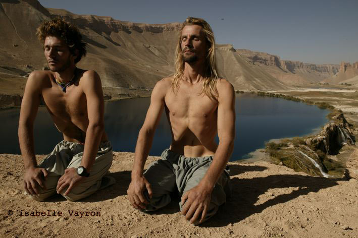 Guillaume et Loïc aux lacs de Band-e Amir Afghanistan 2003 crédit photo: Isabelle Véron Guillaume et Loïc aux lacs de Band-e Amir Afghanistan 2003 crédit photo: Isabelle Véron